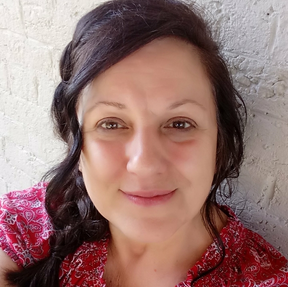 Meet your Posher, Sylvia - Picture 1 of 6